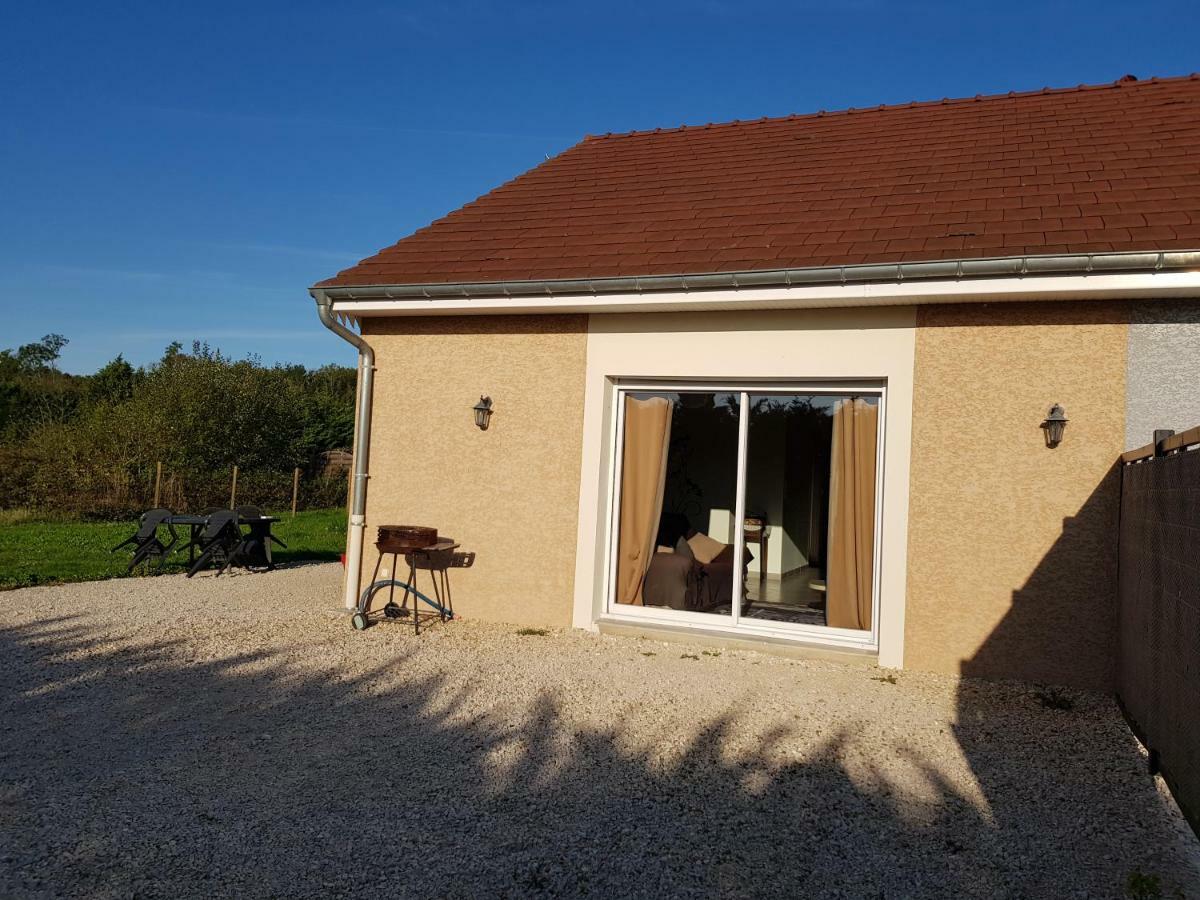 Gite Le Petit Pied-A-Terre La Chapelle-Saint-Sauveur  Εξωτερικό φωτογραφία